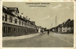 Truppenübungsplatz, Strasse Mit Mannschaftslager - Grafenwöhr