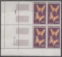 MADAGASCAR Coins Datés " Poste Aérienne " 200F Y.et.T. 82  Le 26 4 1960  Scan Recto-verso   Papillon  " Argema Mittrei " - Airmail