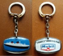 C1 Porte Cles PAQUEBOT FRANCE Lubrifie Par MOBIL PORT INCLUS France BATEAU - Porte-clefs