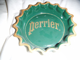 PERRIER CENDRIER -SANS AUCUN ECLAT -TRES BON ETAT -REF -0-1-2431 - Ashtrays