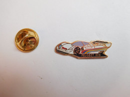 Beau Pin's , Auto Peugeot 905 , ESSO , Signé DIMO , Petites Lettres - Peugeot