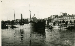 CPSM   LORIENT - Le Quai De Rohan Et L'Avant-Port. - Lorient