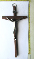 SOLDE 0404 B  -  CRUCIFIX MODERNE - MODEN KRUISBEELD - Religion & Esotérisme