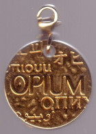 PENDENTIF OPIUM YVES ST LAURENT > VINTAGE 1980 EDITION LIMITEE -TRES BON ETAT -REF-T-PIN-PARF-2572-2571 - Pendentifs