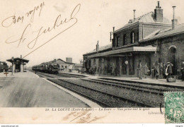 28. CPA - LA  LOUPE -  La Gare, Vue Prise Sur Le Quai -  Voyageurs - Arrivèe Du Train -  1905 - - La Loupe