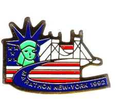 PIN'S MARATHON DE NEW-YORK 1992 -TRES BEAU PIN'S -SUPER DESIGN -TRES BON ETAT -REF-TLP-SP-ATH-13 - Atletica