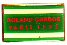 PIN'S ROLAND GARROS PARIS 1992 > PIN'S LONG 2.5 S/ 1.5CM -TRES BON ETAT -REF-TTP-SP-TEN-11 - Tenis