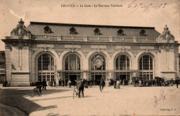 N°444 W -cpa Troyes -la Gare, Le Nouveau Vestibule- - Stations - Zonder Treinen