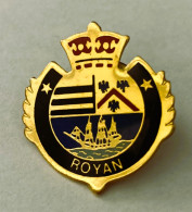 PINS VILLE ROYAN CP 17200 CHARENTE MARITIME 17 BLASON COURONNE / 33NAT - Cities