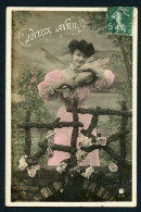 CPA - Carte Postale - Thème - Fête - Joyeux Avril - Femme Avec Un Poisson (CP24681) - 1° Aprile (pesce Di Aprile)