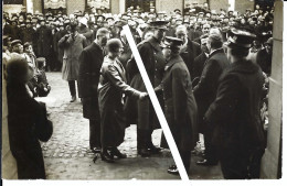 Carte Photo - S.M. La REINE ELISABETH Et Le ROI ALBERT à ALOST (ligne Blanche Fictive) - Aalst