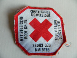 CROIX ROUGE:TRES BEL ECUSSON DE LA CROIX ROUGE DE BELGIQUE  EN 4 LANGUES - Rotes Kreuz