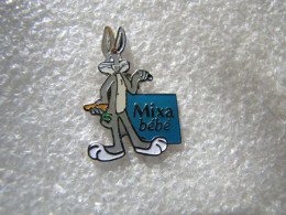 PIN'S    MIXA  BEBE   BUGS  BUNNY    WARNER BROS - Cómics