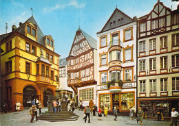 Bernkastel Kues - Place Du Marché Avec La Mairie Et Michaelsbrunnen - Bernkastel-Kues