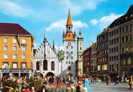 Münich - La Marienplatz Avec L'ancien Hôtel De Ville Et Vue Sur L'église Du Saint-Esprit - Muenchen