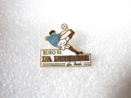 PIN'S   MEDIA  FOOTBALL  EURO  92   LA DÉPÊCHE DU MIDI Email Grand Feu - Medien