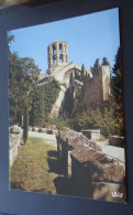Arles - Les Alyscamps, Nécropole Antique, L'église St. Honnorat - Sarcophages En Premier Plan - Soc. P.E.C., Marseille - Kirchen U. Kathedralen