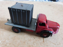 DINKY TOYS FRANCE - MECCANO - BERLIET AVEC SON CONTAINER - Dinky