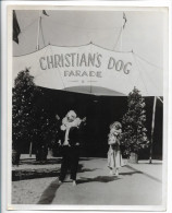C5196/ Hundedressur  Christian`s Dog Parade  Zirkus Variete Foto 50er Jahre - Autres & Non Classés