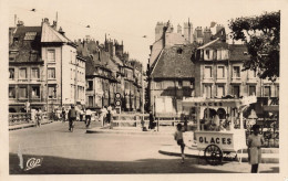 Besançon * Marchand De Glaces , Petit Glacier * Place De La Madeleine Et Le Pont Battant - Besancon