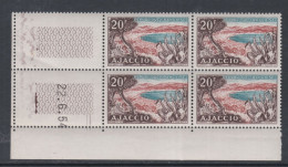 France N° 981 XX Baie D'Ajaccio  En Bloc De 4 Coin Daté Du  25 . 6. 54 ; 2 Traits Sans Charnière, Traces Recto, TB - 1950-1959