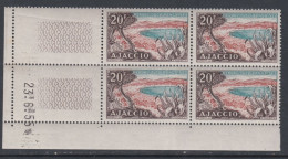 France N° 981 X Baie D'Ajaccio  En Bloc De 4 Coin Daté Du  23 . 6 . 55 ; 1 Trait Infime Trace De Charnière  Sinon TB - 1950-1959