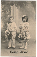 Deux Enfants Les Fleurs, Bonne Année Nouvel An Fête, V.P.F. Déposé_Vintage 1910's_CPA-TTB - Gruppi Di Bambini & Famiglie