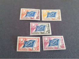 TIMBRES  DE  SERVICE  ANNEE  1958-59  N  17  A  21  COTE  6,50  EUROS  NEUFS  SANS  CHARNIERES - Mint/Hinged