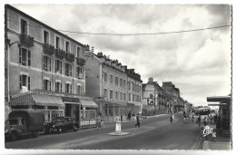 LUC SUR MER - L'Hôtel "L'Ermitage" Et La Rue Guynemer - Luc Sur Mer