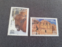 TIMBRES  DE  SERVICE  ANNEE  2005  N  132 / 133  COTE  6,50  EUROS  NEUFS  SANS  CHARNIERES - Ungebraucht