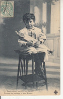 B93. Vintage Greetings Postcard. April Fools Day. Boy On A Stool With A Fish. - 1er Avril - Poisson D'avril