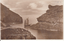 B08. Vintage Postcard. Sailing Boat. Coming Into Harbour. Boscastle. Cornwall. - Other & Unclassified