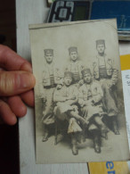 Cpa Groupe De Soldats Armée D'Afrique Chez Le Photographe - Uniforms