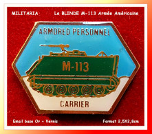 SUPER PIN'S MILITARIA-ARMEMENT : BLINDE M113, Armée Américaine, émail Base Or Vernissé, Format 2,5X2,8cm - Militari