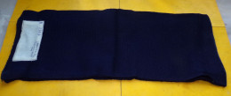 ECHARPE BLEU EN LAINE DE LA MARINE NATIONALE FRANCAISE DE 1949 , FABRICATION FRANCAISE , LARGEUR 20 CM LONGUEUR 115 CM - Ausrüstung