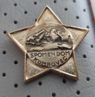Spomen Dom Kumrovec House Of Dom Fighters And Youth Of Yugoslavia Pin - Beroemde Personen