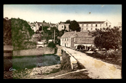 56 - ROCHEFORT-EN-TERRE - ABREUVOIR ET VIEILLE PORTE - Rochefort En Terre