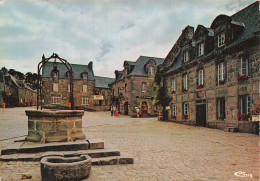 29 LOCRONAN LE VIEUX PUITS ET LA PLACE  - Locronan