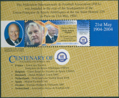 Papua New Guinea 2004 SG1043 FIFA Football Bobby Robson MS MNH - Papouasie-Nouvelle-Guinée