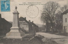 25 MARCHAUX - Entrée Du Pays Et Monument Aux Morts  - TB - Altri & Non Classificati