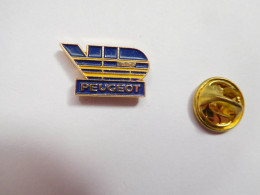 Beau Pin's , Auto Peugeot VLD , Signé Insignia - Peugeot