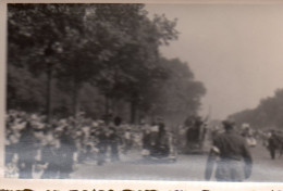 Photographie Photo Vintage Snapshot Libération WW2 Paris  - War, Military