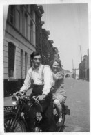 Photographie Photo Vintage Snapshot Moto Motocyclette Motocycle Couple - Other & Unclassified