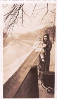 Photo Originale - L'ILL Glacée A SRABOURG En Fevrier1933 - Jeune Mere Et Son Landau - Unclassified