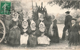 NOCES - Noce Bretonne Au Pays De Cornouailles - Groupe De Jeunes Filles - Carte Postale Ancienne - Matrimonios