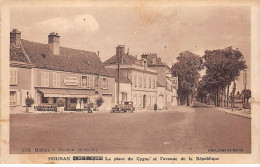 78 - HOUDAN - SAN24867 - La Place Du Cygne Et L'Avenue De La République - Houdan