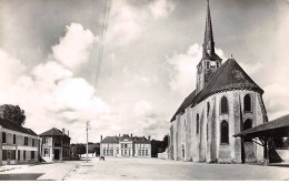 77 - SOUPPES SUR LOING - SAN29357 - L'Eglise Et Les Ecoles - CPSM 14X9cm - Souppes Sur Loing