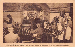 51 - EPERNAY - SAN30655 - Champagne Mercier - Une Partie Des Chantiers De Dégorgement - Métier - Agriculture - Vigne - Epernay