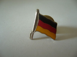PIN'S PINS PIN PIN’s ピンバッジ  DRAPEAU ALLEMAND - Other & Unclassified