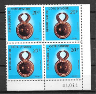 1976 - N° 399**MNH - Art Ivoirien - Bloc De 4 - 3 - Costa D'Avorio (1960-...)